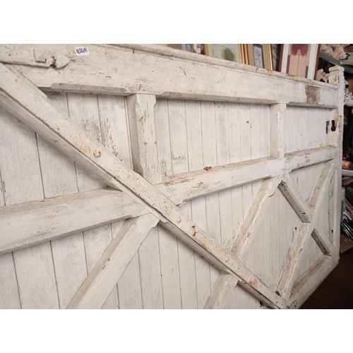 424A - |**LAST CHANCE** ANTIQUE HARDWOOD WITH IRON BRACKETS SINGLE DRIVEWAY SLATTED GATE. APPROX 295 X 170 ... 