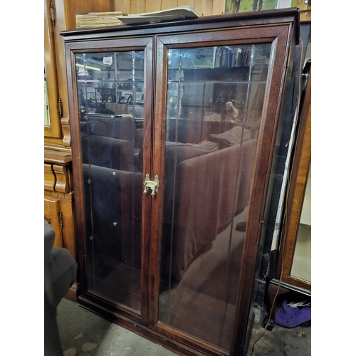 1096 - Antique glass shelves cabinet. In excellent condition. Approx 80 w x 130 h cm