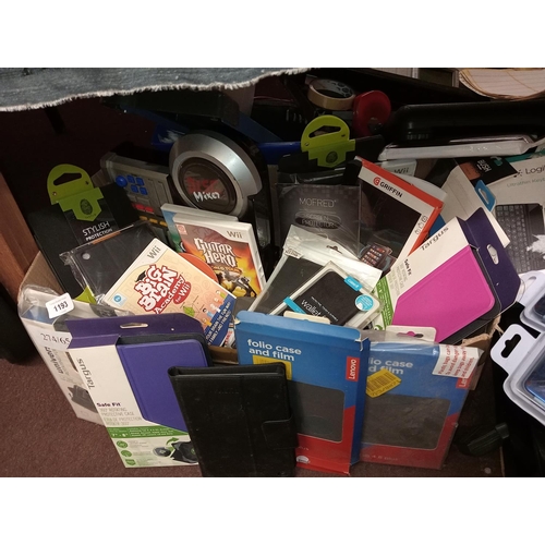 1193 - Large joblot selection of assorted tablet cases, Wii games and much more.