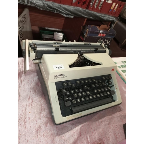 1226 - OLYMPIA , MONICA DE LUXE VINTAGE TYPEWRITER