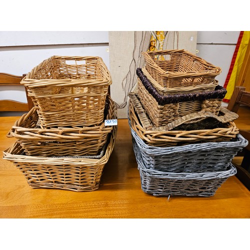 2171 - LARGE COLLECTION OF WICKER BASKETS