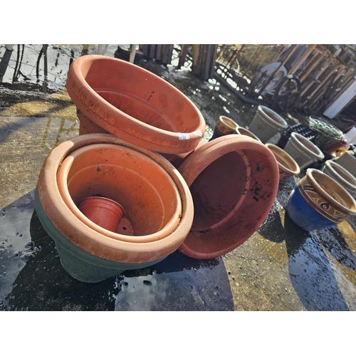 363 - JOB LOT OF LARGE PLASTIC  PLANT POTS