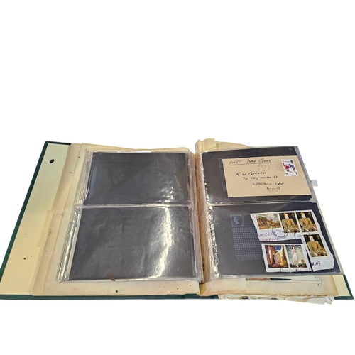 130 - Vintage stamp album with international stamps from the late 1800's to early to mid 1900's