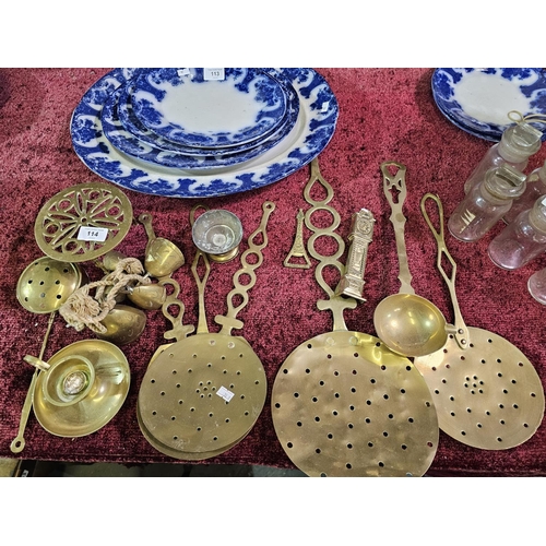 114 - Large selection of vintage brass to include candle holder, trivet, bowl and many more