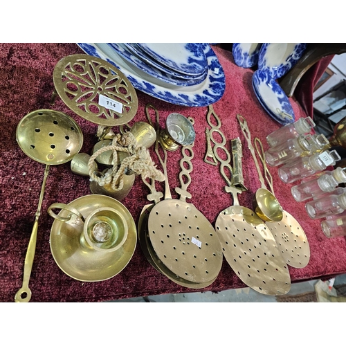 114 - Large selection of vintage brass to include candle holder, trivet, bowl and many more