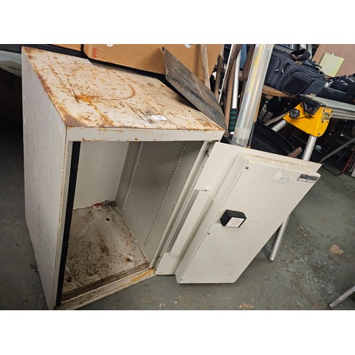 118 - SMP CABINET SAFE W 17