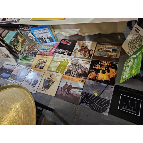 252 - Large collection of Vintage records Vinyl LPs to include The Spinners and a large selection of Folk ... 