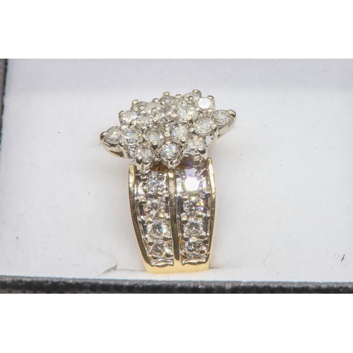 526 - Stunning 10k gold ring with 16 diamonds on the shoulders and 17 diamonds