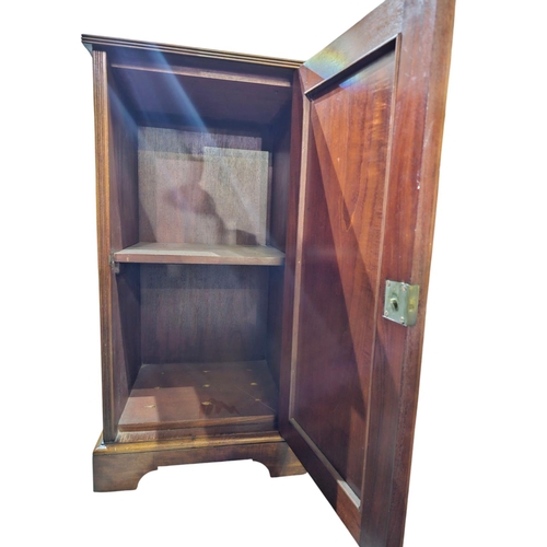 386 - An Edwardian mahogany, night cupboard with satin, wood and boxwood line inlay. The single panel door... 