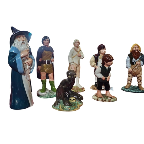 424 - Collection of 10 x pristine Royal Doulton Middle Earth Lord of the Rings figurines, Gandalf, Gollum,... 