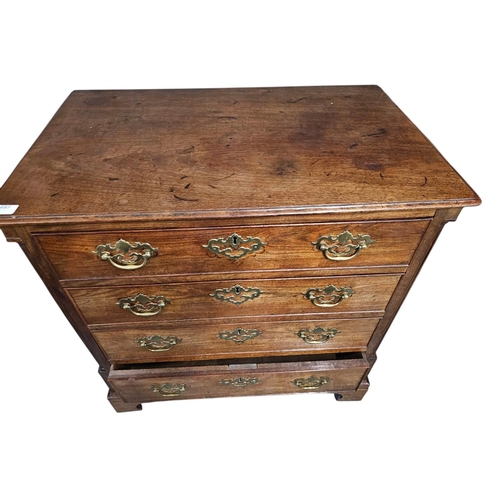 697 - Stunning George III chest of drawers all original features stunning quality