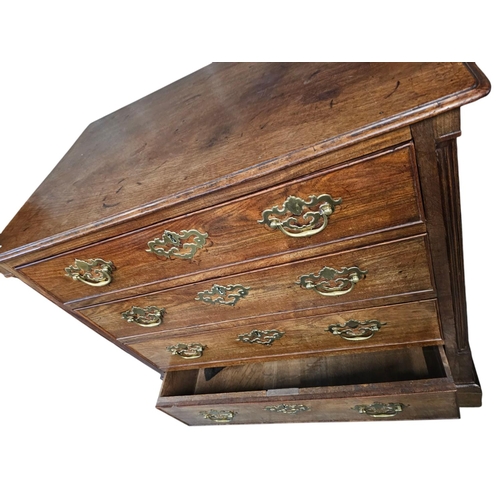 697 - Stunning George III chest of drawers all original features stunning quality