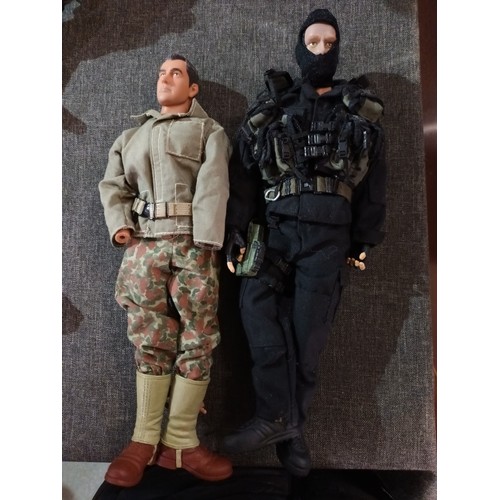 221 - Collection of 5 Vintage Blue Box Action figures including 2 in desert camo, Cleveland Police S.W.A.T... 