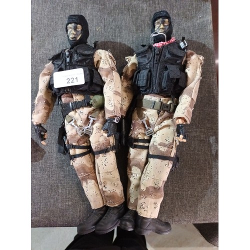 221 - Collection of 5 Vintage Blue Box Action figures including 2 in desert camo, Cleveland Police S.W.A.T... 