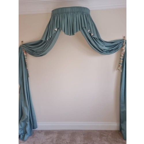 786 - Large collection of quality floral and blue curtains and drapes