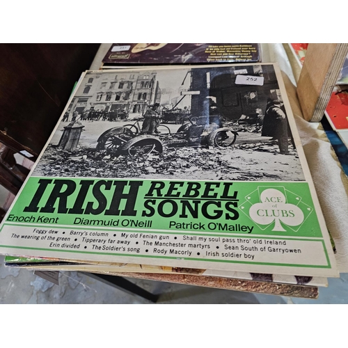 252 - 23 X LPS; IRISH & BRITISH FOLK GROUPS, WOLFE TONES, SPINNERS, FOSTER & ALLEN, DROWSY MAGGIE ((Large ... 