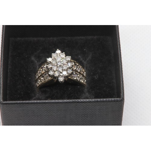 526 - Stunning 10k gold ring with 16 diamonds on the shoulders and 17 diamonds