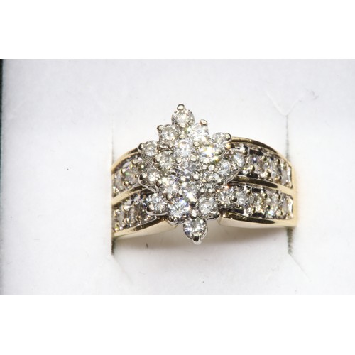 526 - Stunning 10k gold ring with 16 diamonds on the shoulders and 17 diamonds