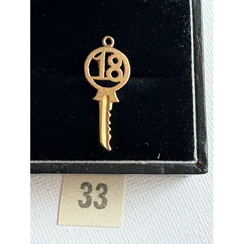 577 - Pretty 9ct yellow gold 18th Birthday key pendant or charm. Fully hallmarked