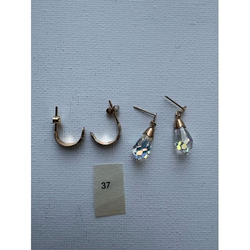 581 - Adorable 2 pairs of 9ct yellow gold earrings. One small classic design hoops and the other drop face... 