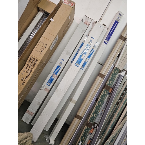 289 - various types of lighting fixtures and components, fluorescent light tubes