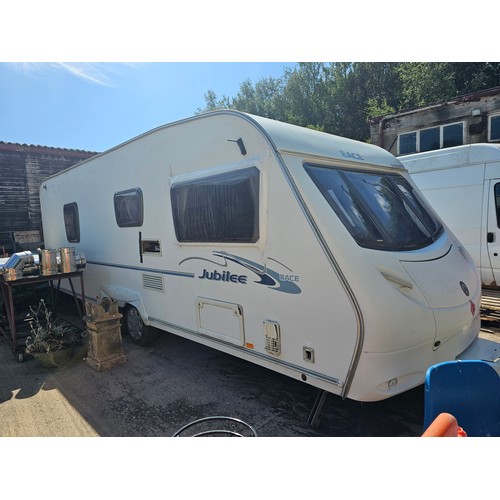 21A - ONLY 10% CARAVAN ACE JUBILEE TWIN AXLE , FIXED BED, ALL ELECTRICS WORKING, FIXED WC, 4 BERTH