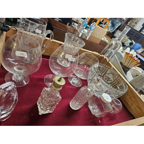 4 - Lovely collection of vintage glass to include etched jug, Balloon glasses, vase, scent bottle and cu... 