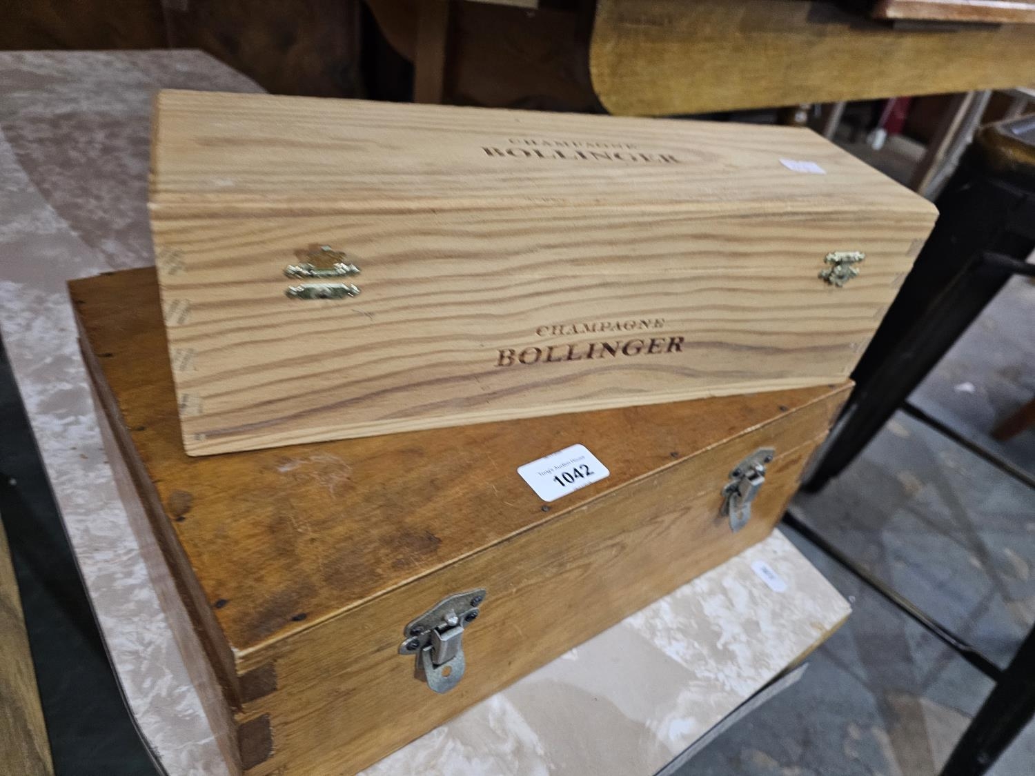 Vintage wooden box and BOLLINGER box, in excellent condition