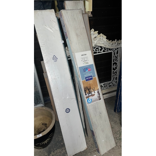 56 - Wickes Arreton Grey Laminate Flooring.    Thickness: 12mm Edge Style: Bevel edged on 4 sides Coverag... 