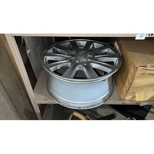 107 - Four Land Rover alloy wheels
Fits Land Rover Discovery III (LA) models from 2004 - 2009.
The part nu... 