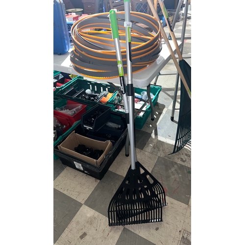 207 - Two Draper Telescopic Rakes