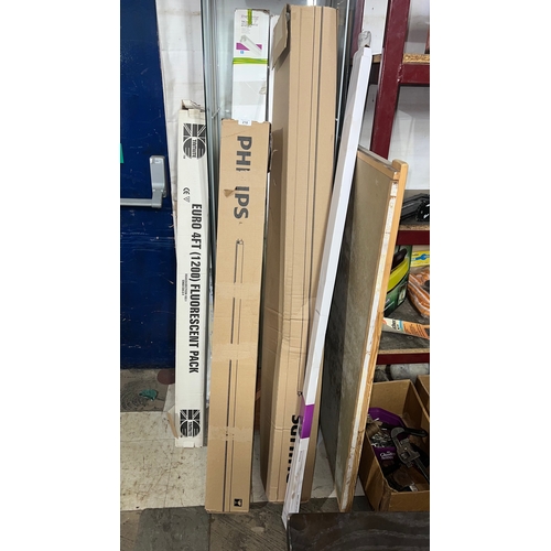 218 - Multiple Florescent lighting tubes