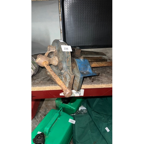 230 - Vintage Record bench vice, 40 cm length
