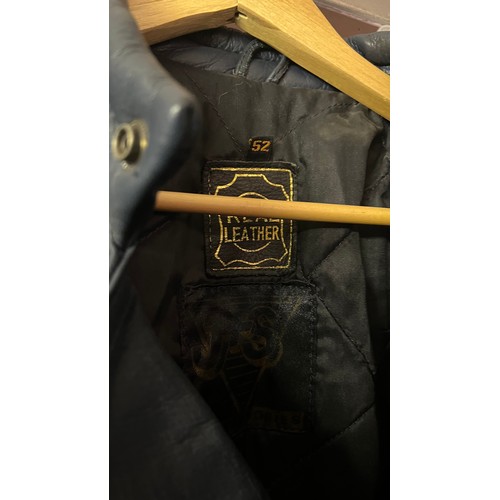 67 - Men’s motorbike leathers jacket and trousers in great condition size 52