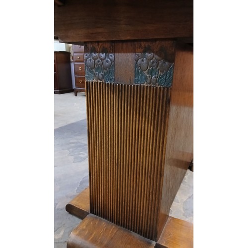 509 - 1920's Art Deco G PLAN Golden oak pull out extending table.
Ebenezer Gomme with EG Label