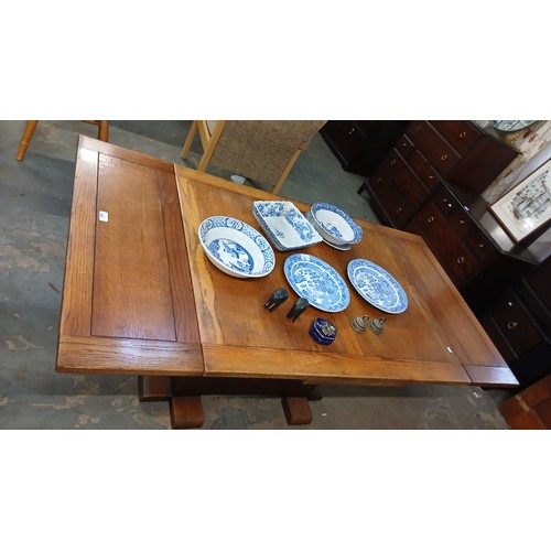 509 - 1920's Art Deco G PLAN Golden oak pull out extending table.
Ebenezer Gomme with EG Label