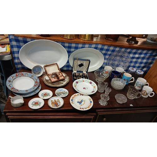 512 - collection of vintage British ceramics and glass, including commemorative souvenir plates from Wales... 