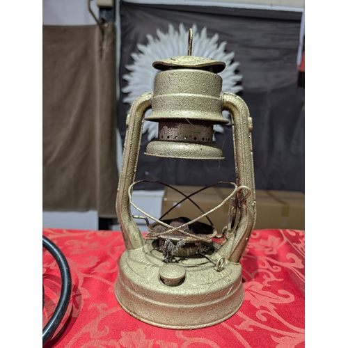 59D - vintage lantern  kerosene or oil lamp,