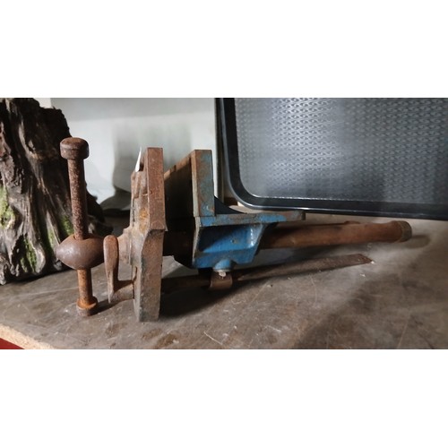 230 - Vintage Record bench vice, 40 cm length