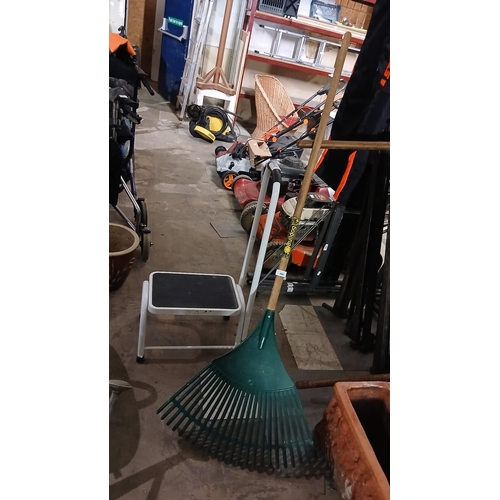 Bulldog BPR Plastic Leaf Rake and caravan step