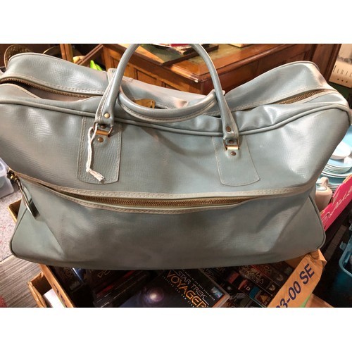 177 - Large vintage Antler blue holdall