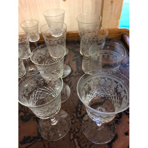 190 - Collection of 18 various Lady Hamilton pattern PallMall glasses [wine, sherry and waisted]