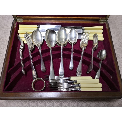 725 - Vintage boxed Butler and Silversmiths cutlery set