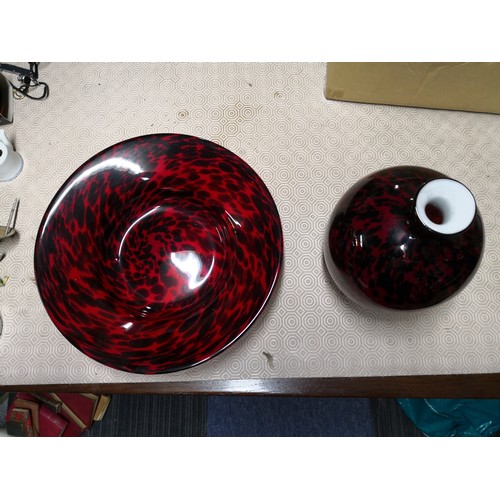 747 - Glass vase and matching bowl