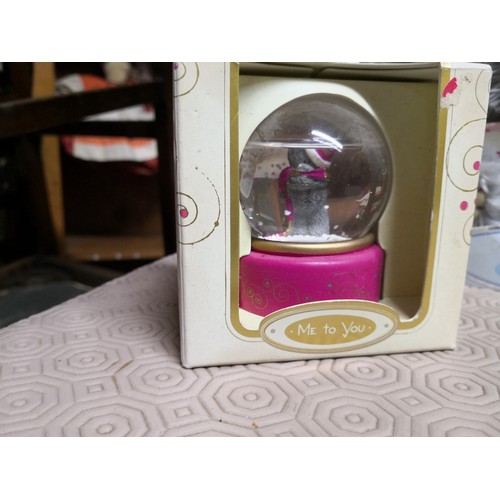 770 - Collection of 'me to you' teddy bears and snow globe