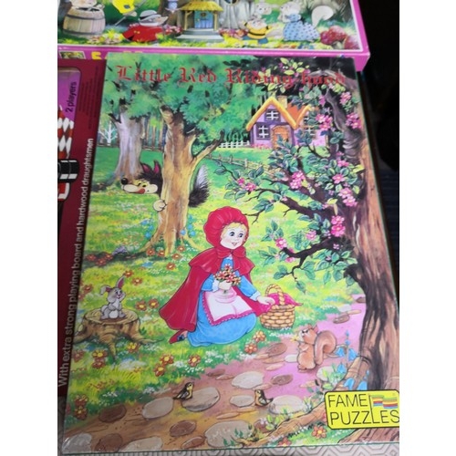 777 - Selection of board games and jigsaws including scrabble, draughts, Lttle red riding hood jigsaw, Bum... 