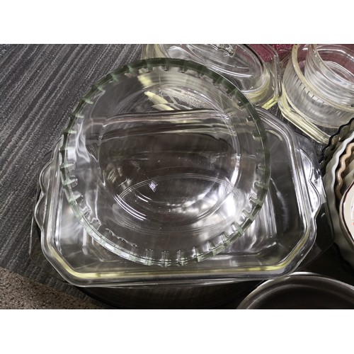 882 - Selection of pyrex and Phoenix glassware, viners pans and flan dishes