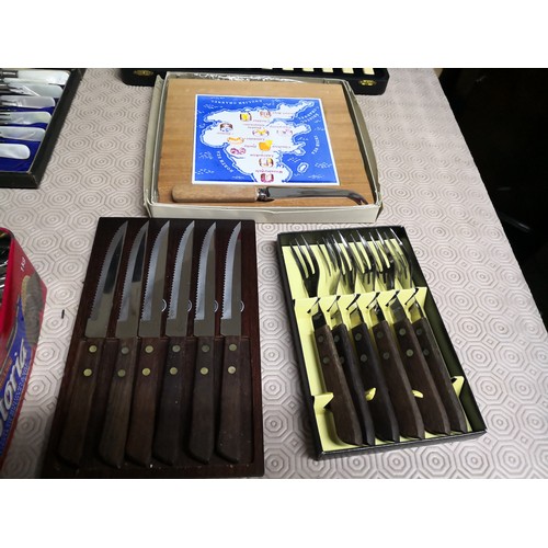 820 - Selection of boxed knives and forks and box of loose cutlery