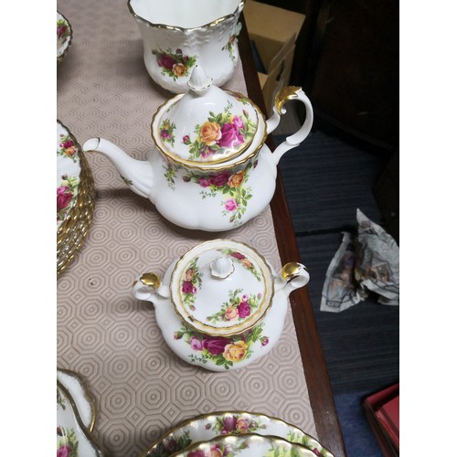 848 - 2 boxes of Royal Albert Old Country Roses china