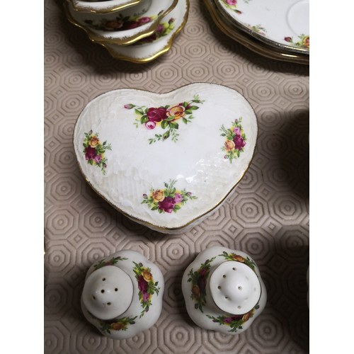 848 - 2 boxes of Royal Albert Old Country Roses china